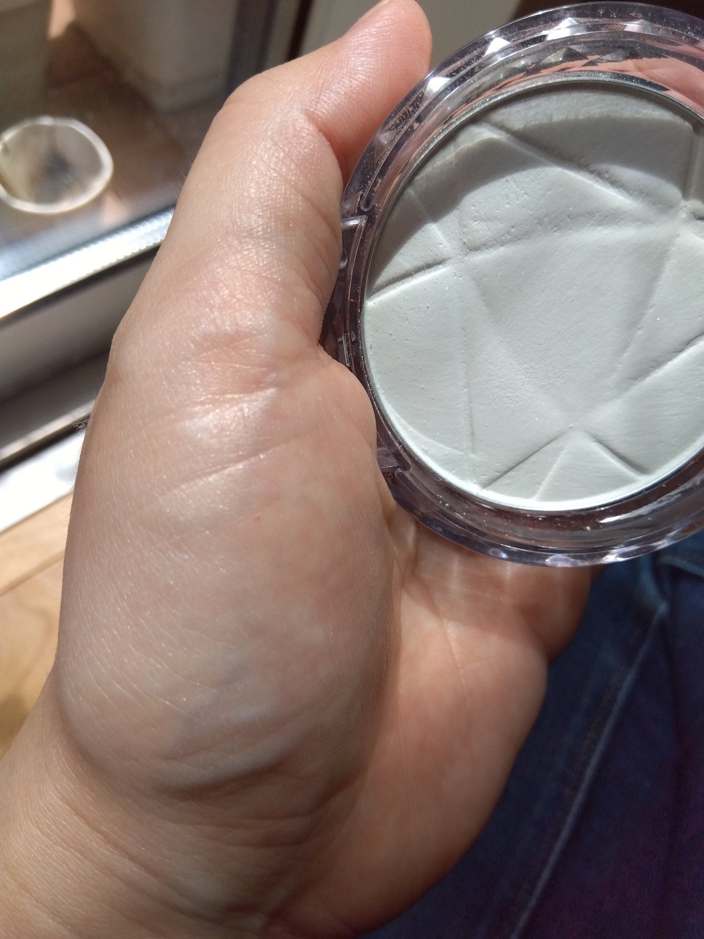 毛穴レスパウダー/CEZANNE/プレストパウダーを使ったクチコミ(3枚目)