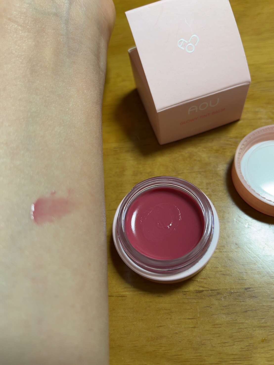 GLOWY TINT BALM 07 BUBBLE BALM/AOU/リップグロスを使ったクチコミ（3枚目）