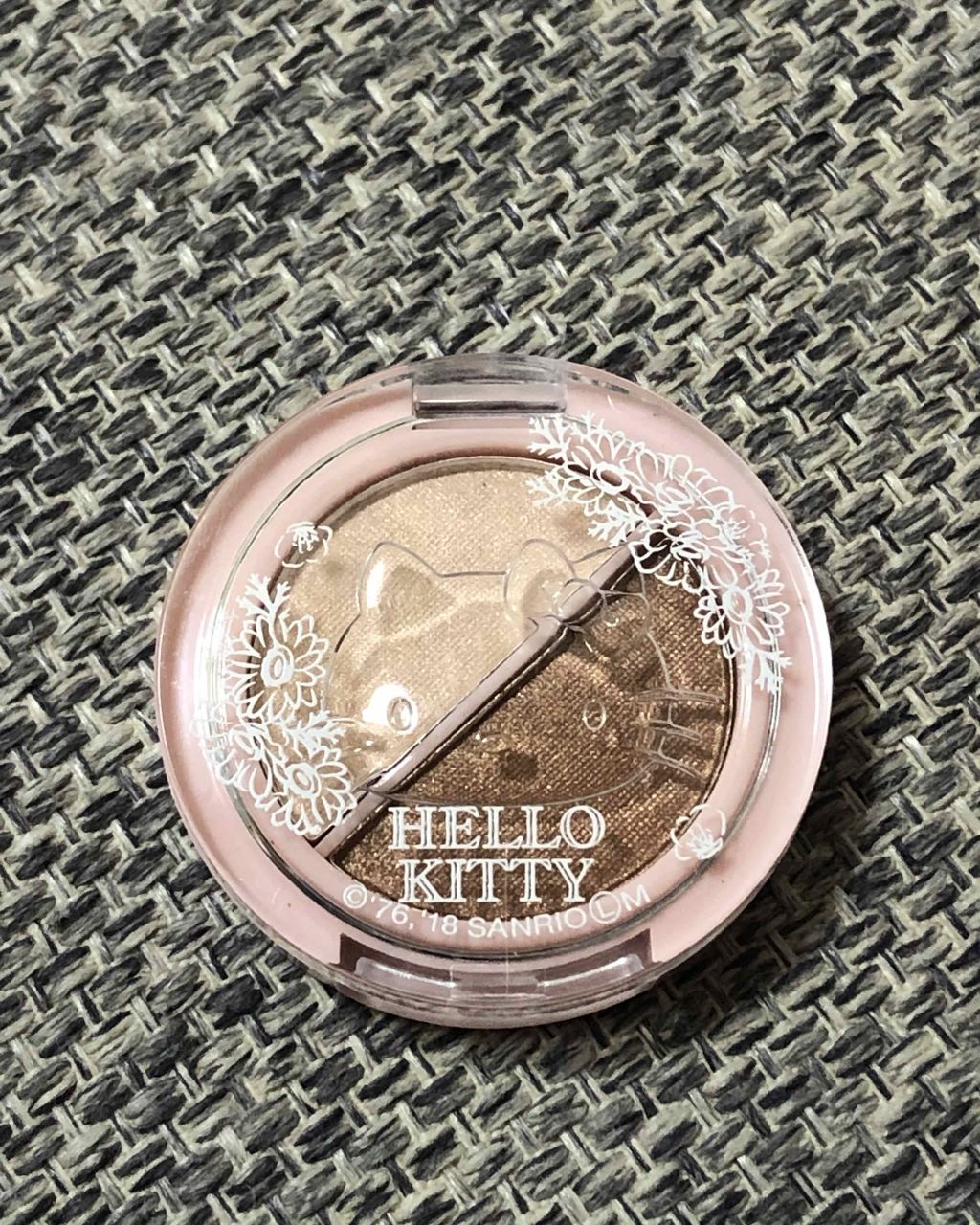 パウダーアイシャドウ ブルーミングキティ/DAISO/アイシャドウパレットを使ったクチコミ(1枚目)