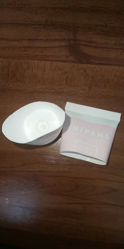 ガールズトレンド研究所 アロマハンドクリームD/DAISO/ハンドクリームを使ったクチコミ(2枚目)