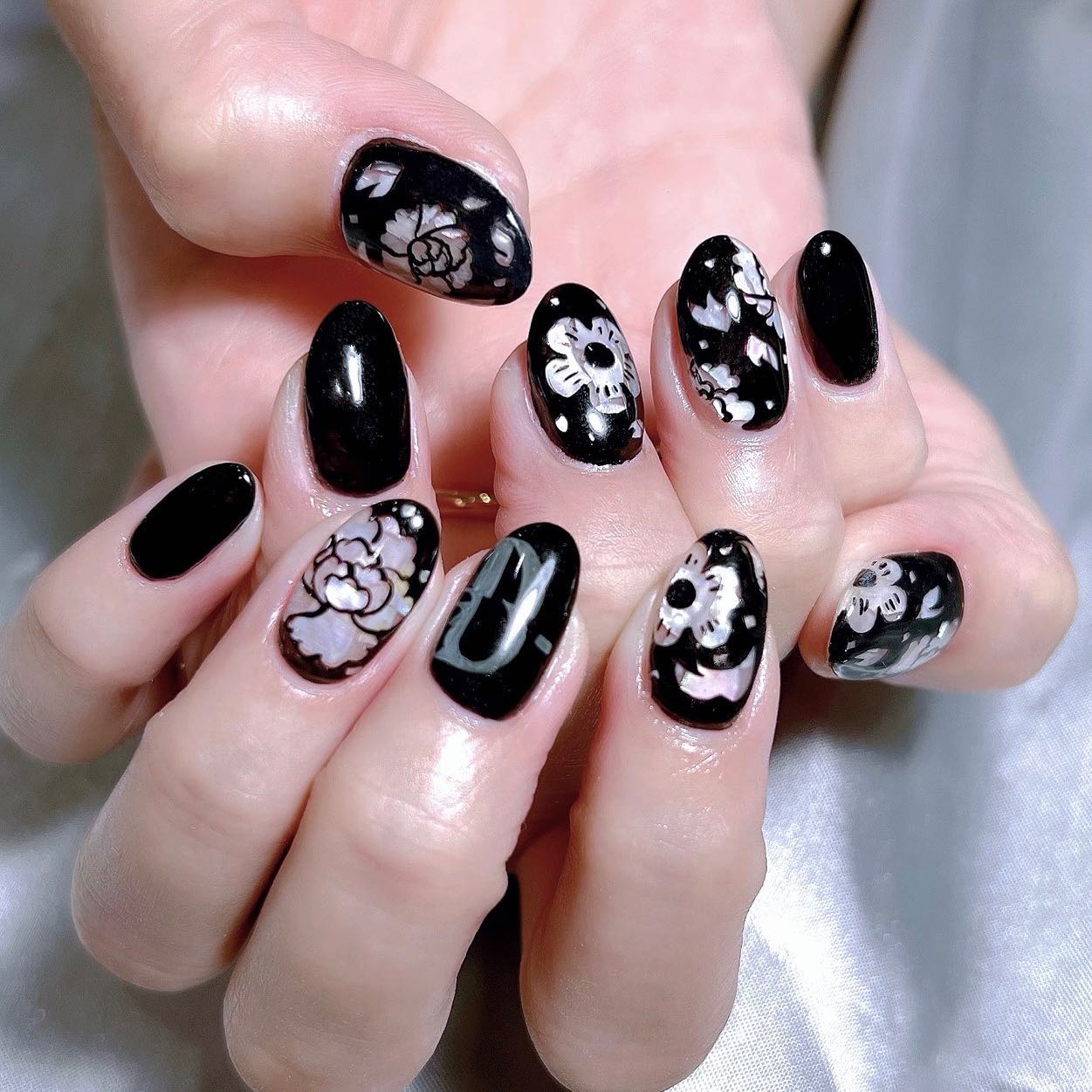 なかやまちえこ on LIPS 「螺鈿ネイル🐚⠀⠀#youtubeに動画があります!⠀螺鈿細工み..」(3枚目)