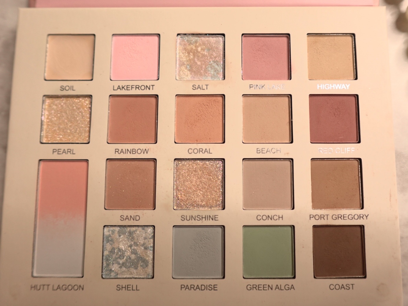 20 Colors Eyeshadow Palette/JUDYDOLL/アイシャドウパレットを使ったクチコミ（2枚目）