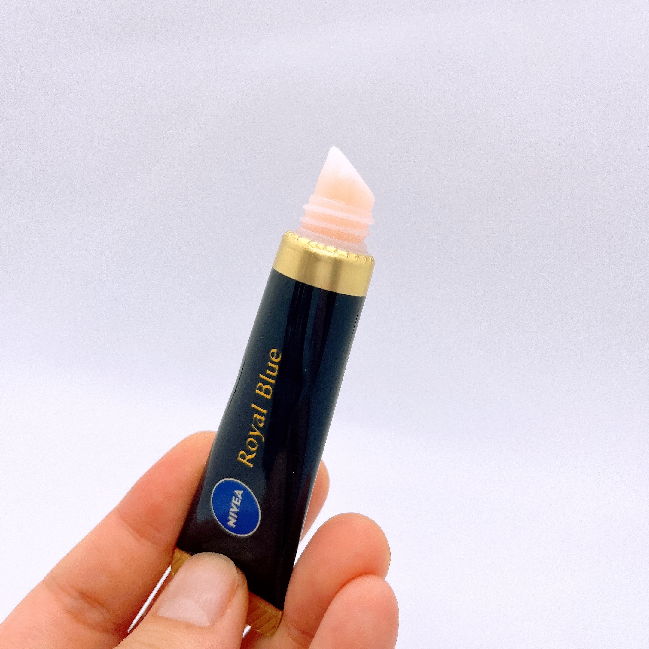 ニベア　ロイヤルブルーリップ　濃密美容ケア/ニベア/リップ美容液を使ったクチコミ（3枚目）