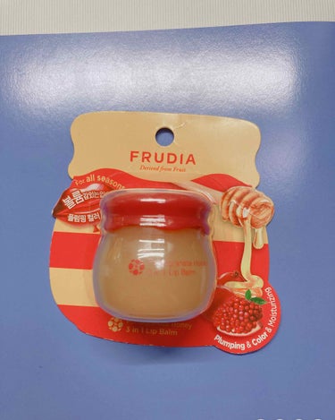 FRUDIA 
Pomegranate Honey 3 in 1 Lip Balm


中は赤色ですが唇にのせてもあまり赤!!って感じはしません
プランピング効果があるのでピリピリして気持ちがいいです