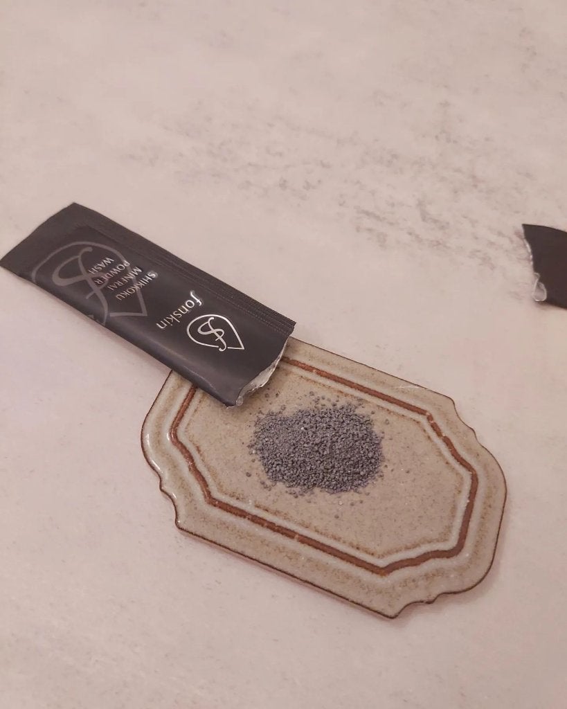 漆黒ミネラルパウダーウォッシュ/fonskin/洗顔パウダーを使ったクチコミ(3枚目)