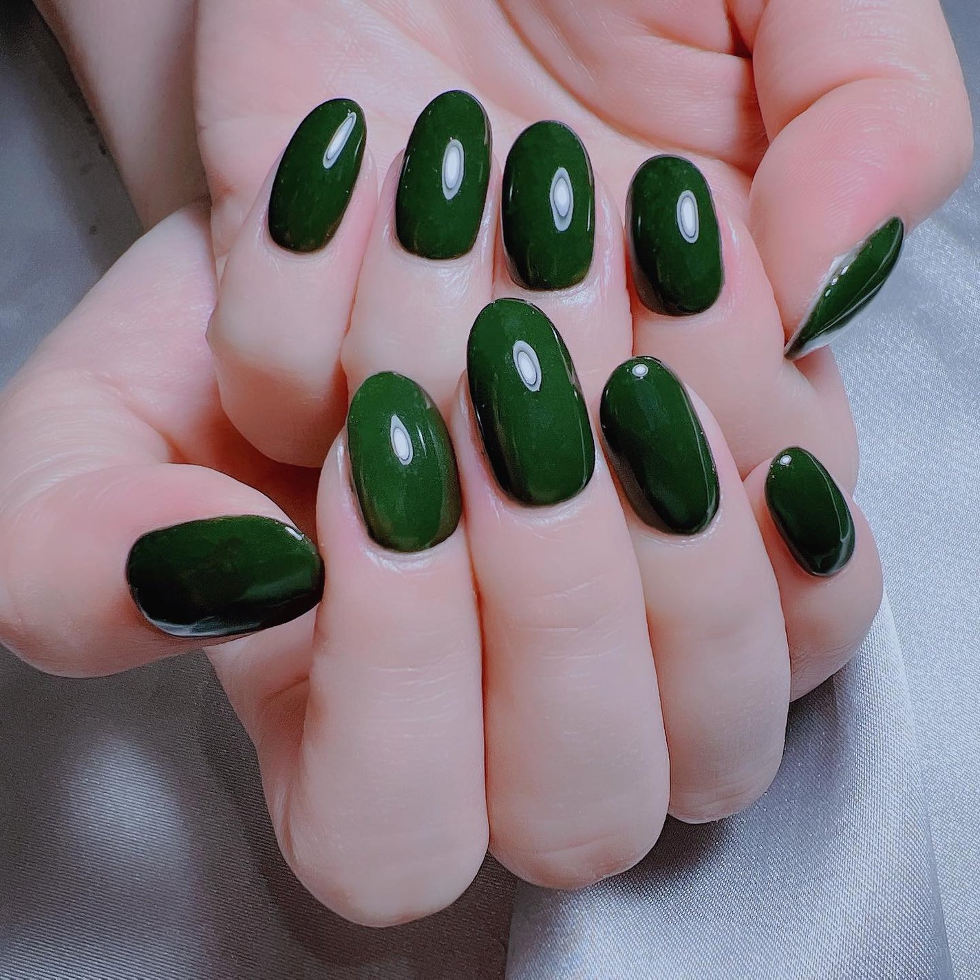 なかやまちえこ on LIPS 「深めグリーン💅⠀⠀@kyarypappa⠀⠀#nail#nai..」(1枚目)