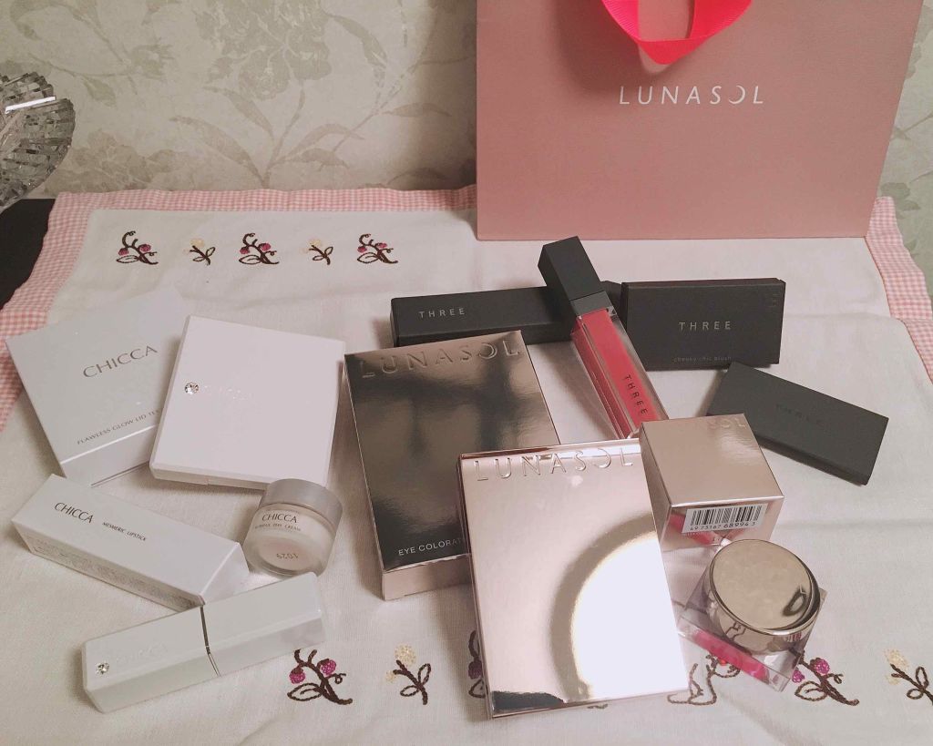 フローレスグロウ リッドテクスチャー アイシャドウ/CHICCA/アイシャドウパレットを使ったクチコミ(3枚目)