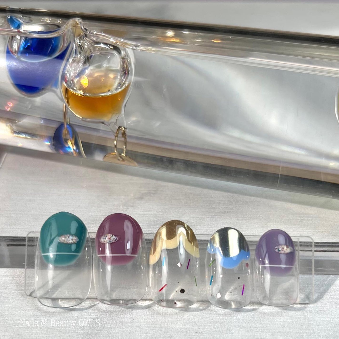 ぴよこれいと あうるす on LIPS 「ラメを一粒ずつ乗せたの、華奢さが出て、お気に入り。ホロじゃない..」(3枚目)