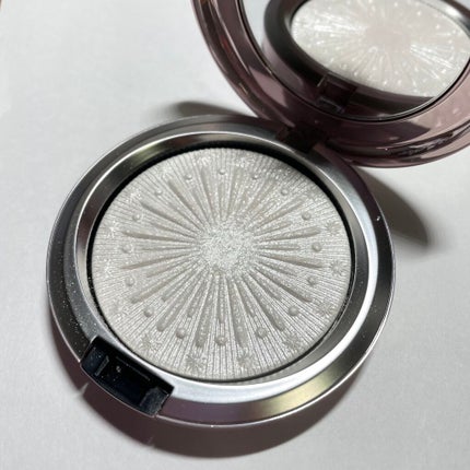 エクストラ ディメンション スキンフィニッシュ レット イット グロー(限定)/M・A・C/プレストパウダーを使ったクチコミ(1枚目)