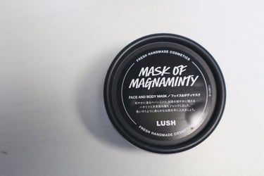 ✍️ 毛穴格闘記録

・LUSH パワーマスクSP

念願だった🥺
普通のパワーマスクとの違いわからなくて店員さんに聞いたらSPは乾燥肌さん、敏感肌さん向けなんだそう。
普通のパワーマスクの方が買う人多