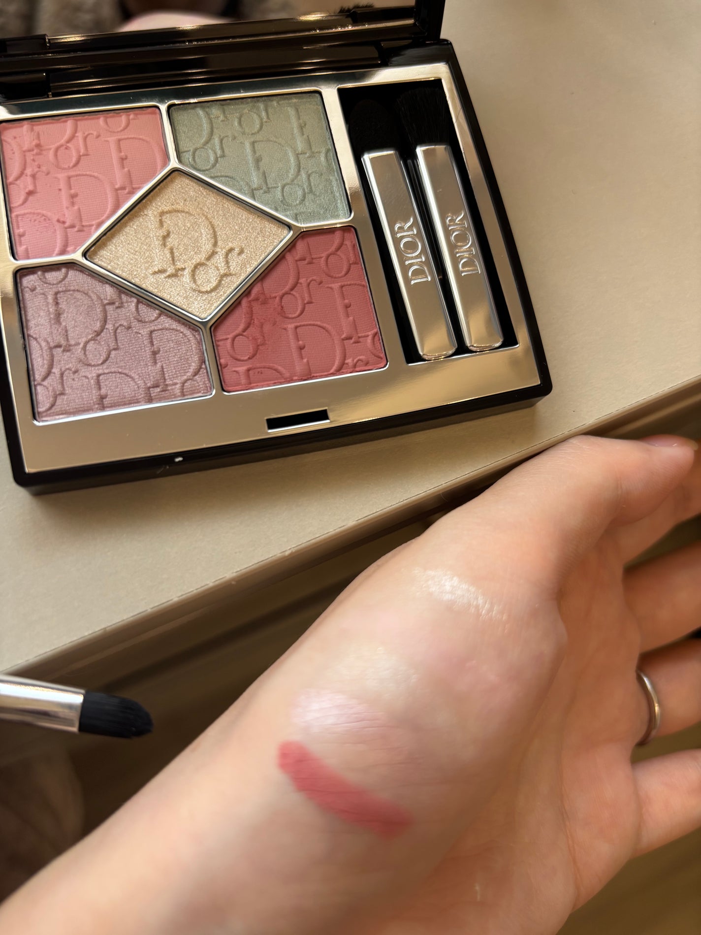 Dior アイシャドウパレット 812 ピンクマニア ディオールショウ サンク クルール|Diorの口コミ - Dior