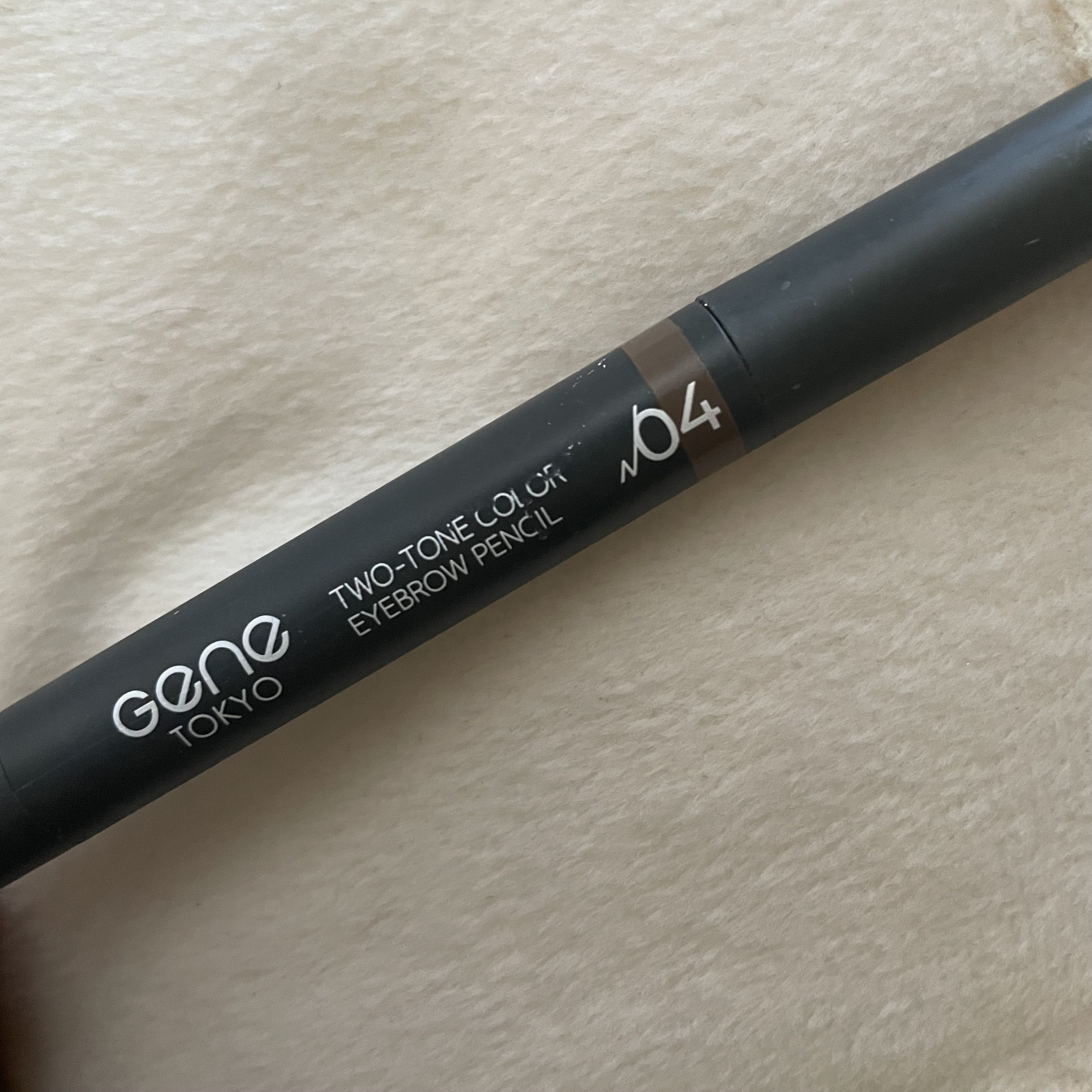 ツートンカラーアイブロウペンシル 04 アッシュ系ブラウンの髪に/GENE TOKYO/アイブロウペンシルを使ったクチコミ（1枚目）