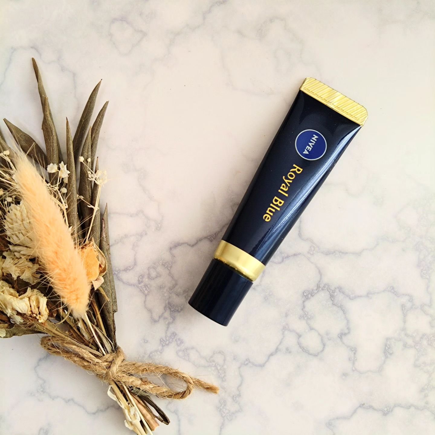 ニベア　ロイヤルブルーリップ　濃密美容ケア/ニベア/リップ美容液を使ったクチコミ（2枚目）