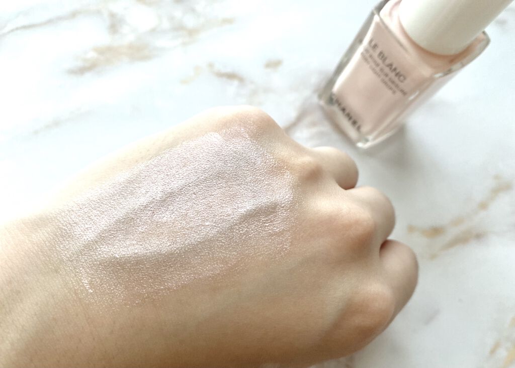 ル ブラン ロージー ドロップス/CHANEL/リキッドハイライトを使ったクチコミ（3枚目）