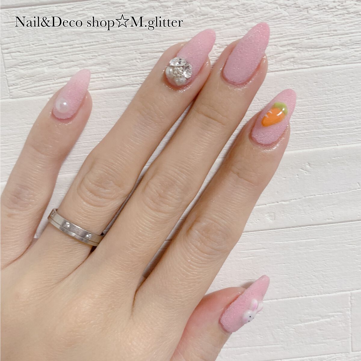 mika💍☆ヨガインストラクター🧘♀️ on LIPS 「#マイネイル💅🏻✨今回は#干支ネイル#🐰来年はうさぎ年なので#..」(4枚目)