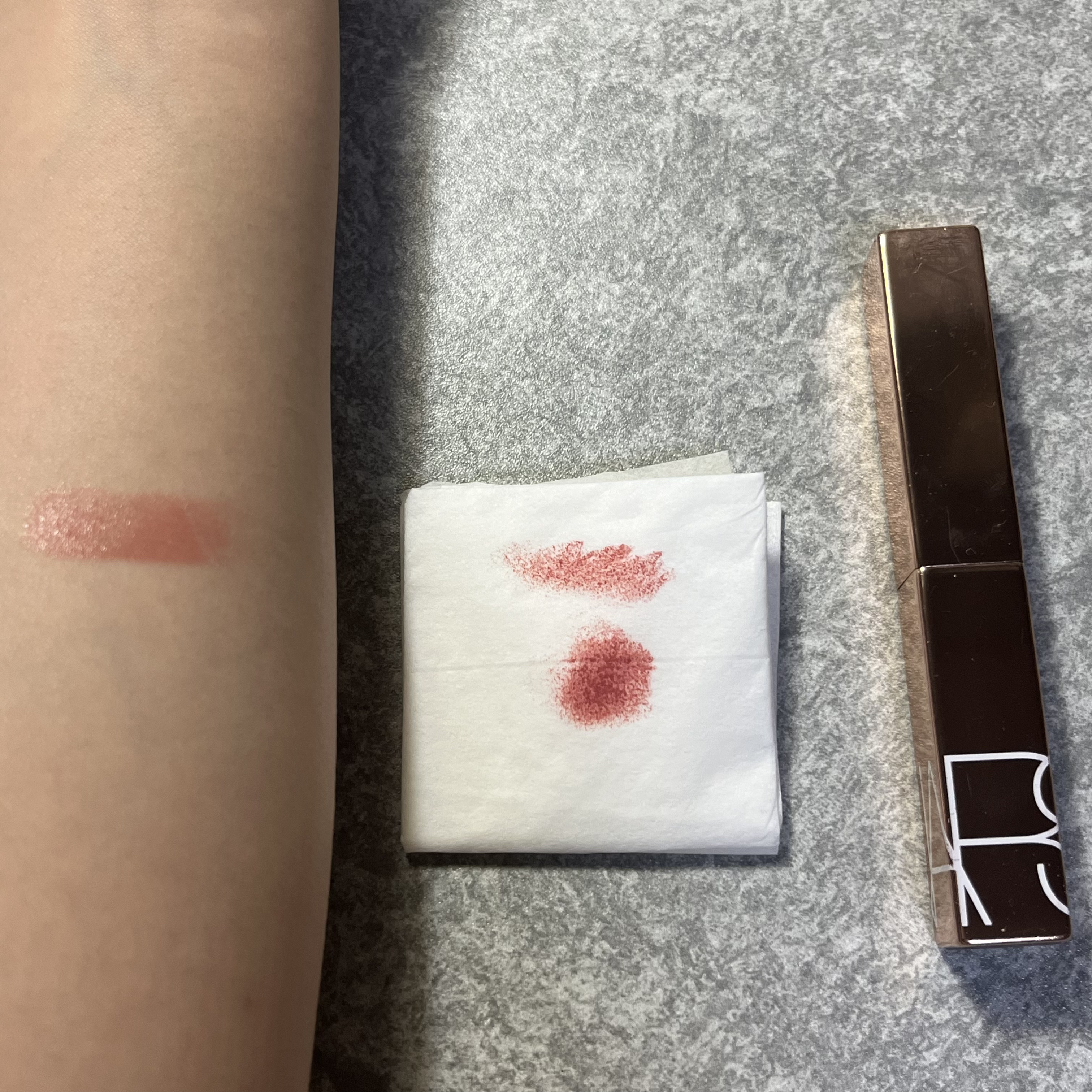 アフターグロー　センシュアルシャイン　リップスティック/NARS/口紅を使ったクチコミ（2枚目）