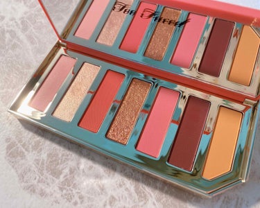 Too Faced
パパイヤ ポップ アイシャドウ パレット

高かったけど可愛さに負けました。
本当に可愛い。。♡
前のベリーのアイシャドウも可愛かったけど、イエベ色の方が似合う私には手が出せず…
そ