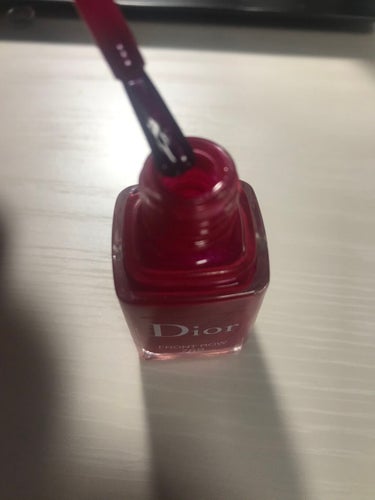 Diorのネイルカラー買いました！
769のカラーがかわいくて気になったので買ってみたのですが、塗った色もかわいくて気に入りました。

筆が広めの平い感じなので塗りやすく、一度塗りでもしっかり色がついて