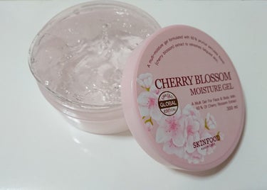 先日の購入品！
SKIN FOODのモイスチャージェルの桜です(*^^*)
髪も含めて全身に使えるそうです！

チェリーブロッサムのエキスが配合されていて、潤いを与えてくれるんだとか！
とっても瑞々しい