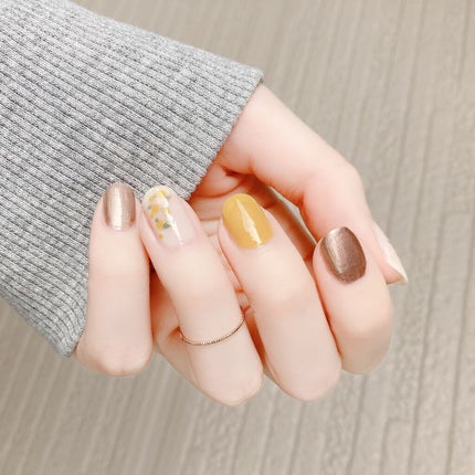 柳瀬 on LIPS 「春らしいミモザ風のネイルです💅🏻✨爪楊枝の持ち手の方にネイルを..」(3枚目)