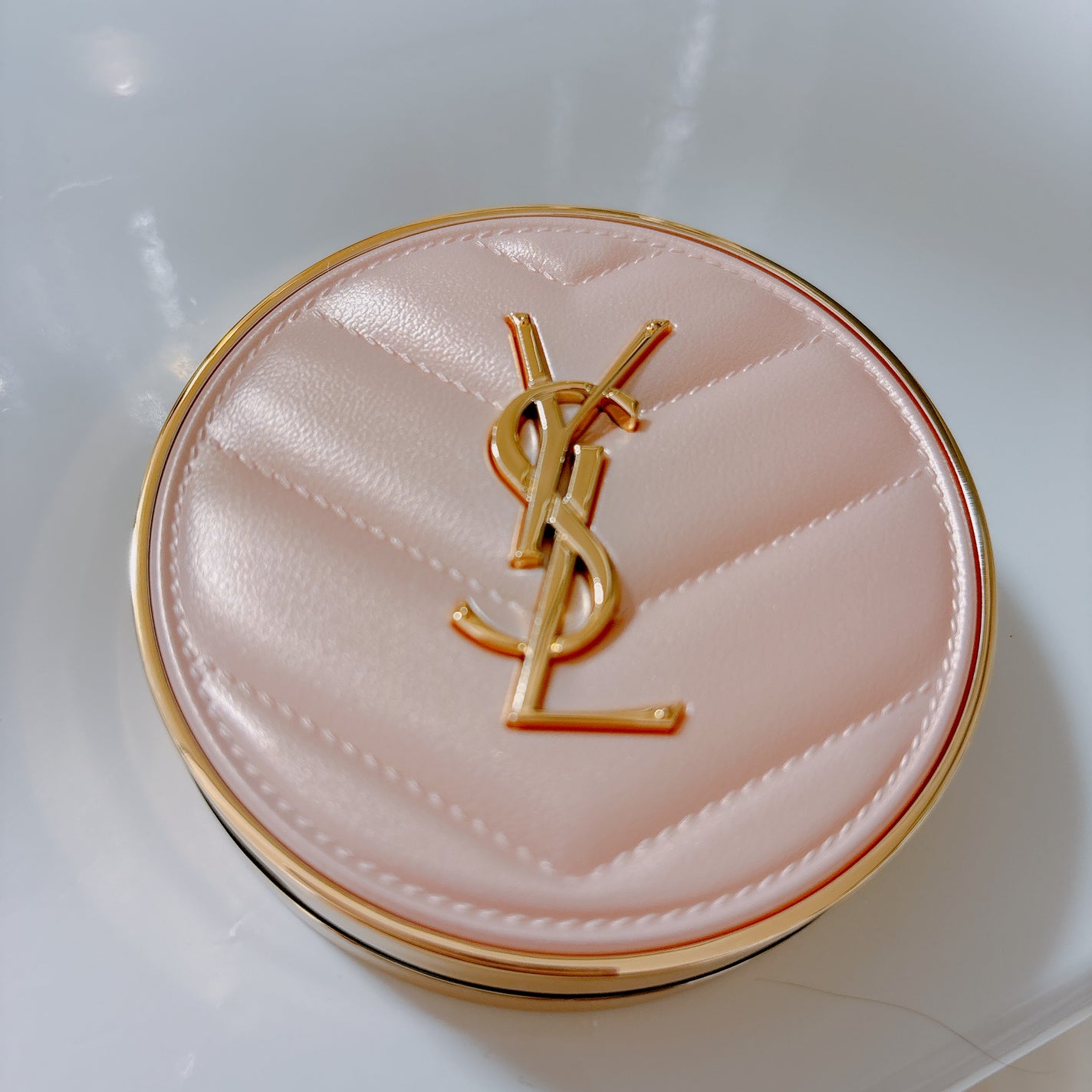 pinkrose strawberry on LIPS 「こんにちは!今回は、諭吉ファンデイヴ・サンローランラディアント..」(2枚目)