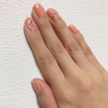 セリアのネイルシールで押し花ネイル💅
シールだから貼るだけで可愛いなんて最高😍

マニキュアはRMKですが、かなり前に購入したものなので今は廃番らしい…😭
ちなみに色は、ベースはナチュラルベージュピンク