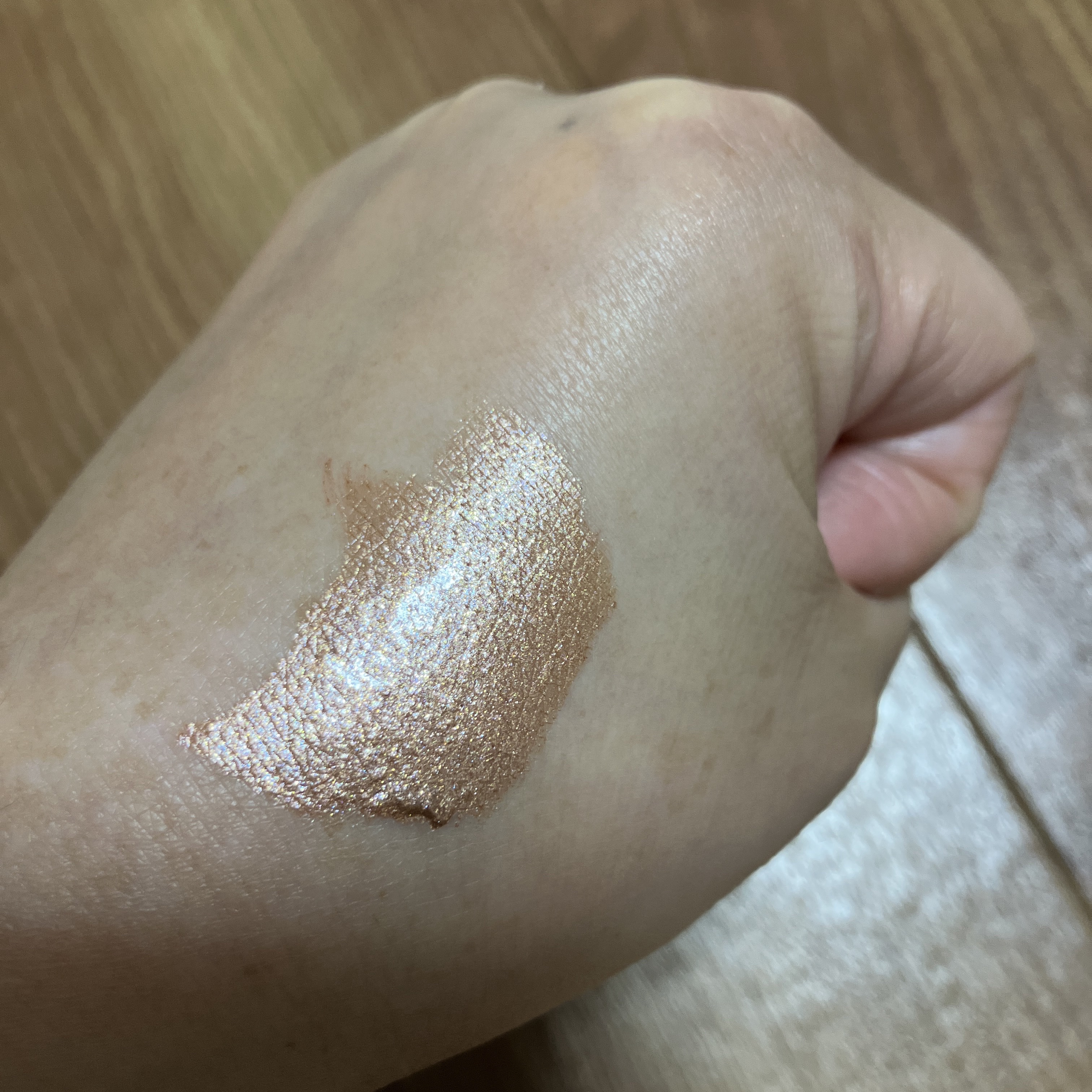 ダズルシャドウ リキッド ビーム タイム/M・A・C/リキッドアイシャドウを使ったクチコミ（2枚目）