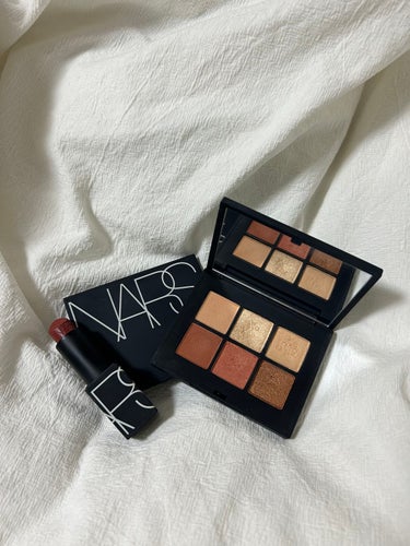 NARS ヴォワヤジュールアイシャドウパレットのクチコミ「イエベさんにオススメのアイシャドウパレット🫶🏻


💙NARSヴォワヤジュールアイシャドーパレ.....」（1枚目）