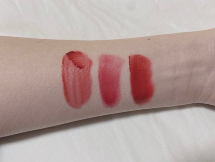 lilybyred コーティングティント リミテッドエディションのクチコミ「🍓lilybyred コーティングティント リミテッドエディション🍓
ポーチ付
左から
ブラッ.....」(3枚目)