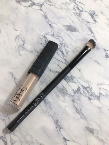 
【使った商品】NARS ラディアントクリーミーコンシーラー1242
UR GLAM　SHADING BRUSH シェーディングブラシ


コンシーラーをブラシに付けてから気になる所にポンポンするように