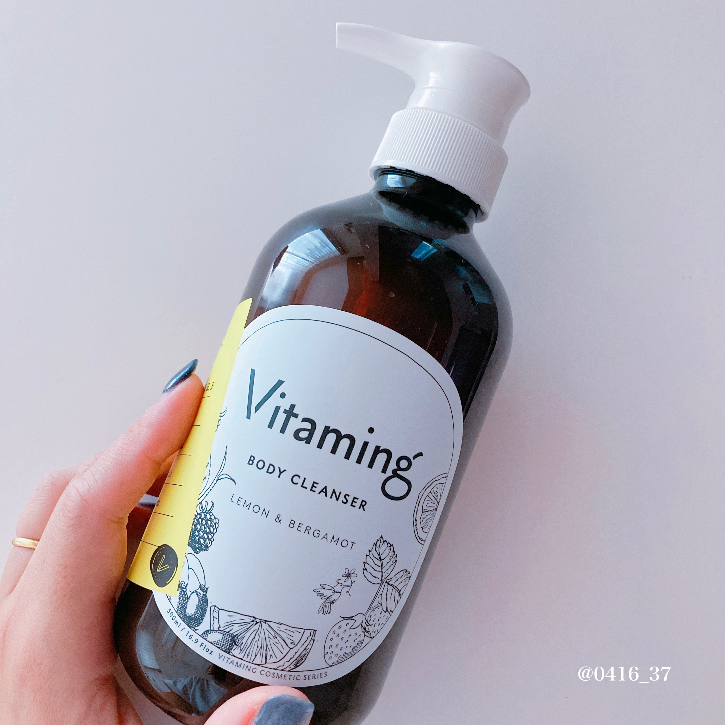 @vitaming_official 様
からのご提供を頂きました🩷

バイタミング
リフレッシング・ボディソープ🍋

顔や体内へのビタミン補給だけでなく、
全身でビタミンを吸収することで、
より健やかな美しいお肌を実現するために
生ま