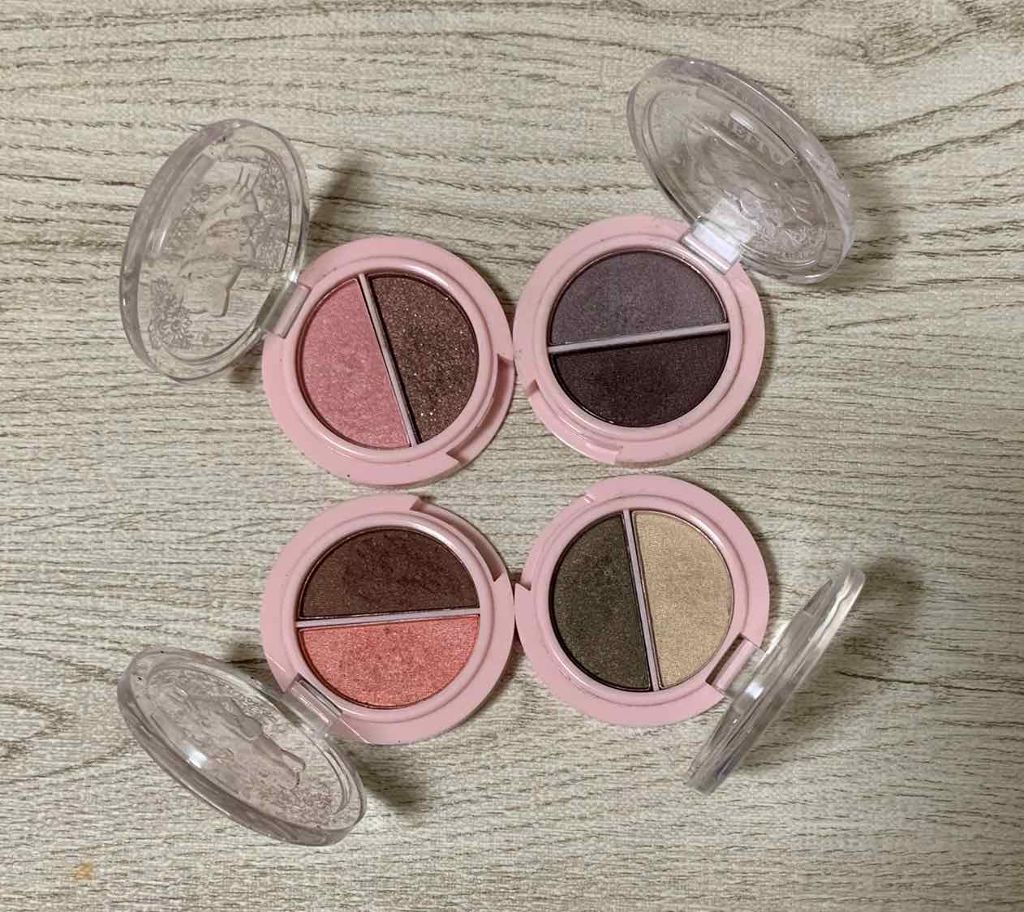 パウダーアイシャドウ ブルーミングキティ/DAISO/アイシャドウパレットを使ったクチコミ(2枚目)