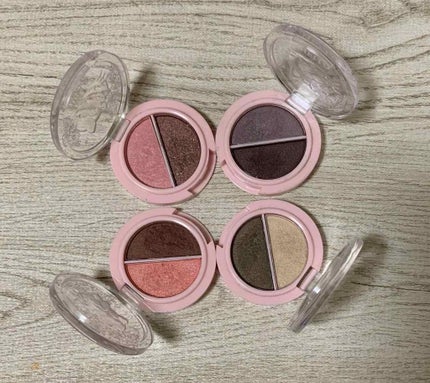 パウダーアイシャドウ ブルーミングキティ/DAISO/アイシャドウパレットを使ったクチコミ(2枚目)