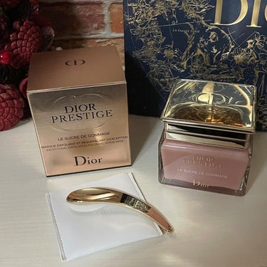 .
▶︎
Dior
プレステージ ル ゴマージュ 
(スクラブ)
150mL
税込13,750円

細かいシュガースクラブで
お肌の上で柔らかく
溶けていくような感覚🌟

優しいローズの香りでとても
癒