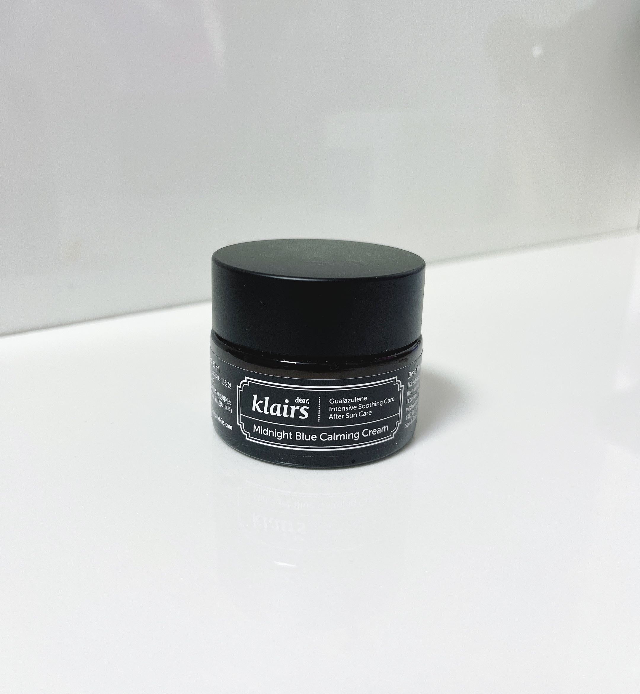 Klairs　
ミッドナイト ブルー カーミング クリーム

刺激を受けた肌の鎮静クリーム🌿

少しひんやりするので、火照った肌を冷やすのにピッタリです✨

さっぱりしてベタつかず使えるので夏の時期にオススメ(^^)

#韓国スキンケア 