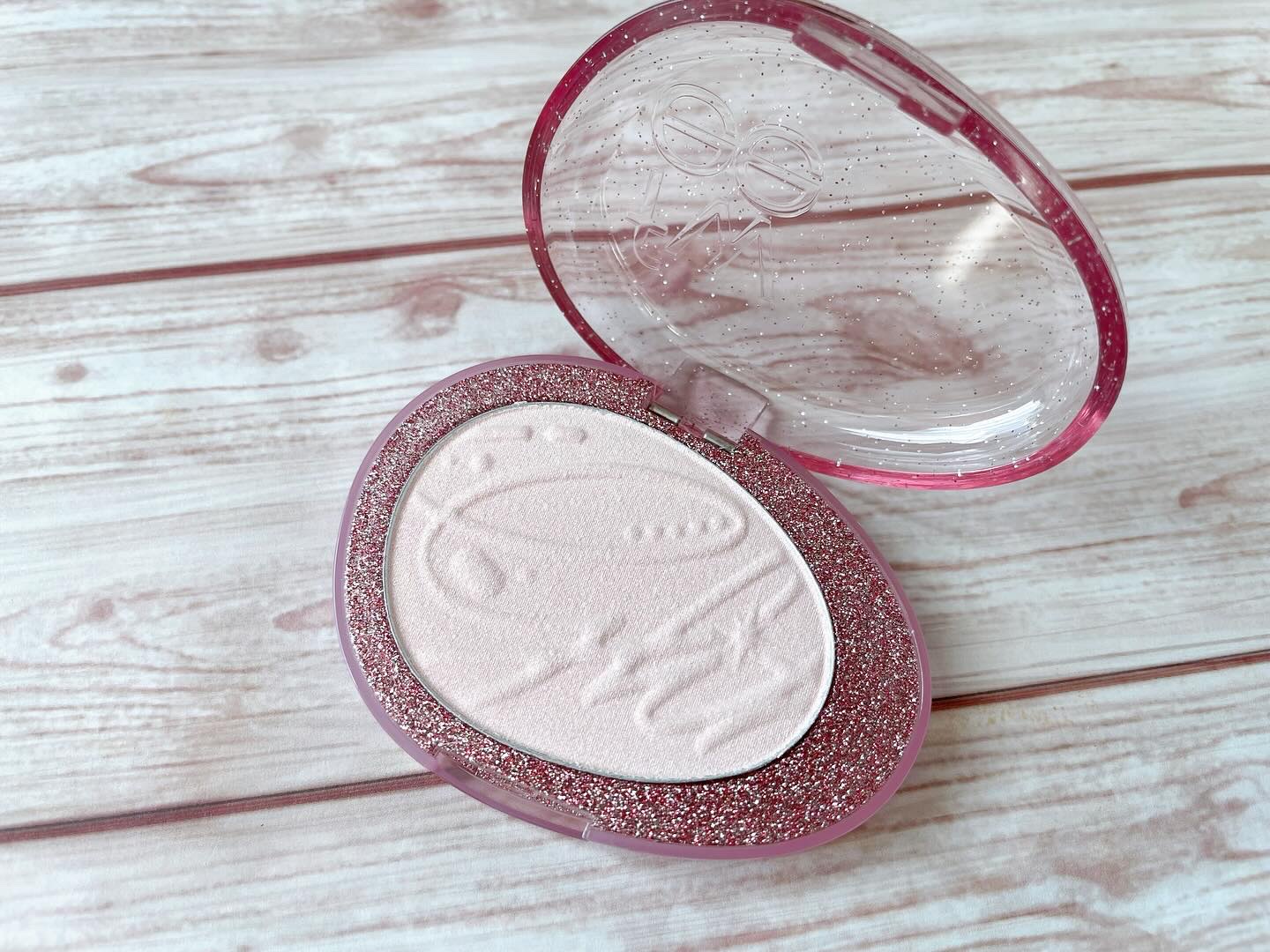 フィー グリッツストーンハイライター/fwee/パウダーハイライトを使ったクチコミ（2枚目）