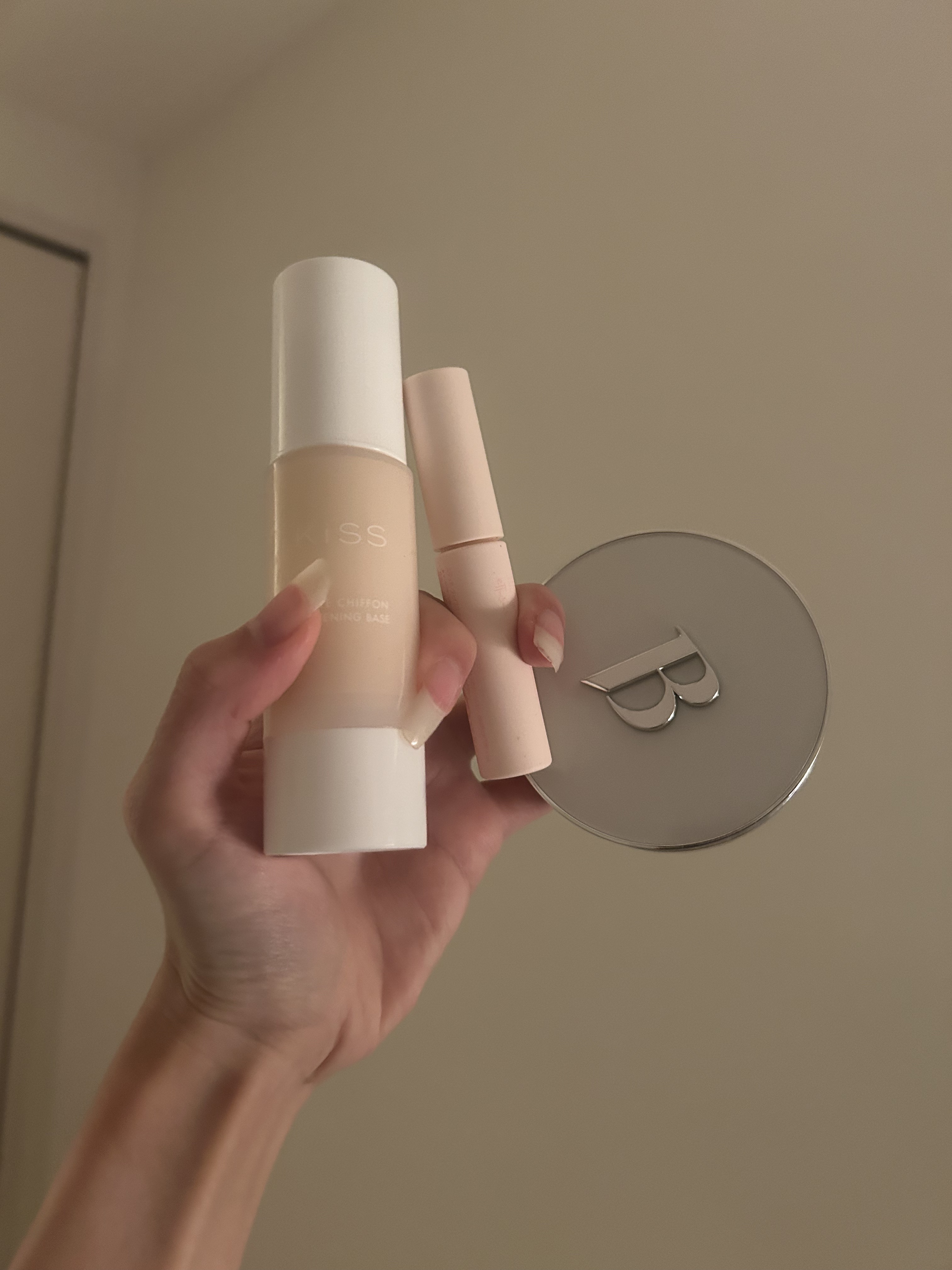 マットシフォン UVホワイトニングベースN/KiSS/化粧下地を使ったクチコミ（1枚目）