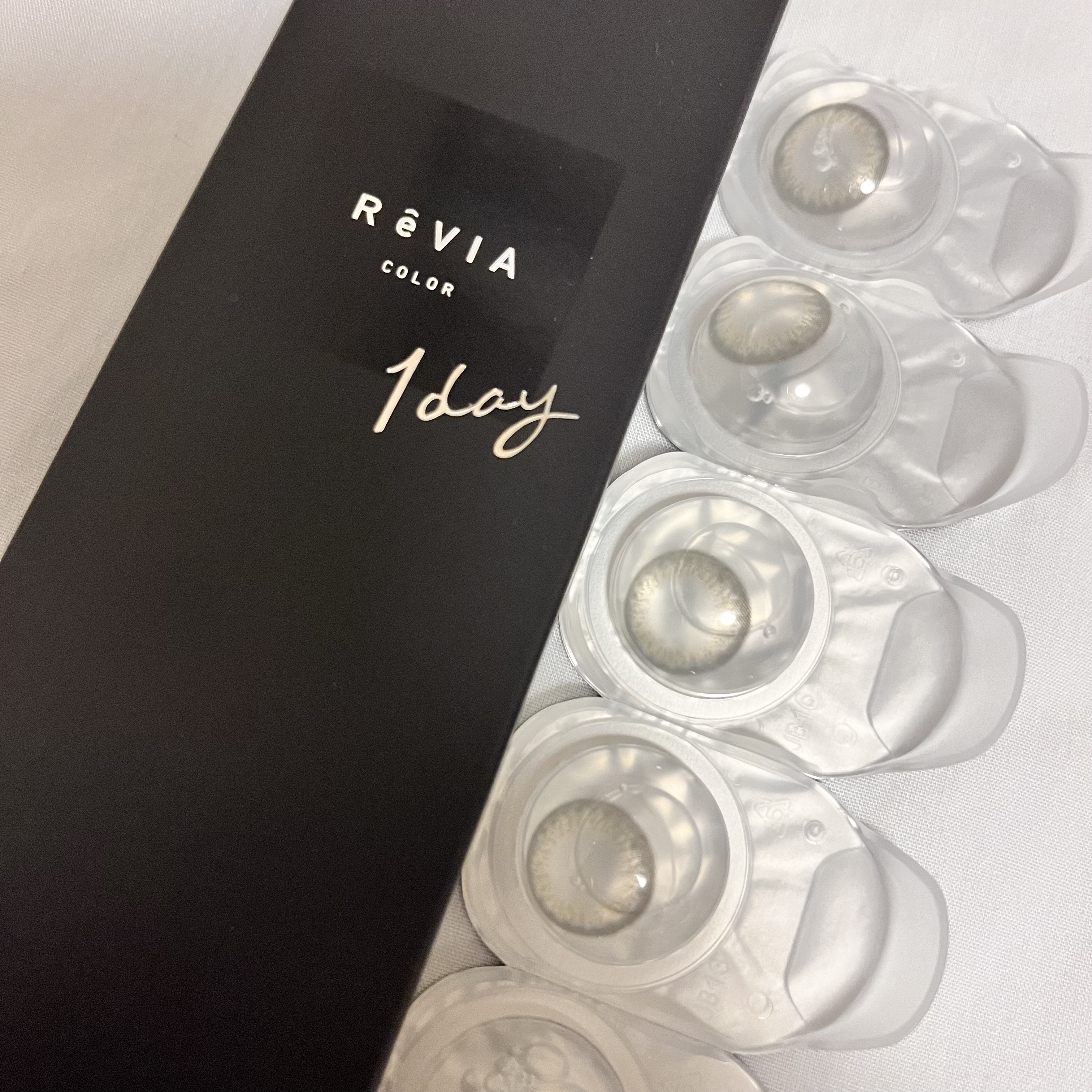 ♡ReVIA♡
ReVIA 1day
color:Mist Iris


ナチュラルなカラコンが欲しくて購入💗

［使用感･感想］

︎︎︎︎︎︎☑︎馴染みが凄く良くて顔から浮いた感じがしない
から、ナチュラルメイクの時でも使用しやすい!