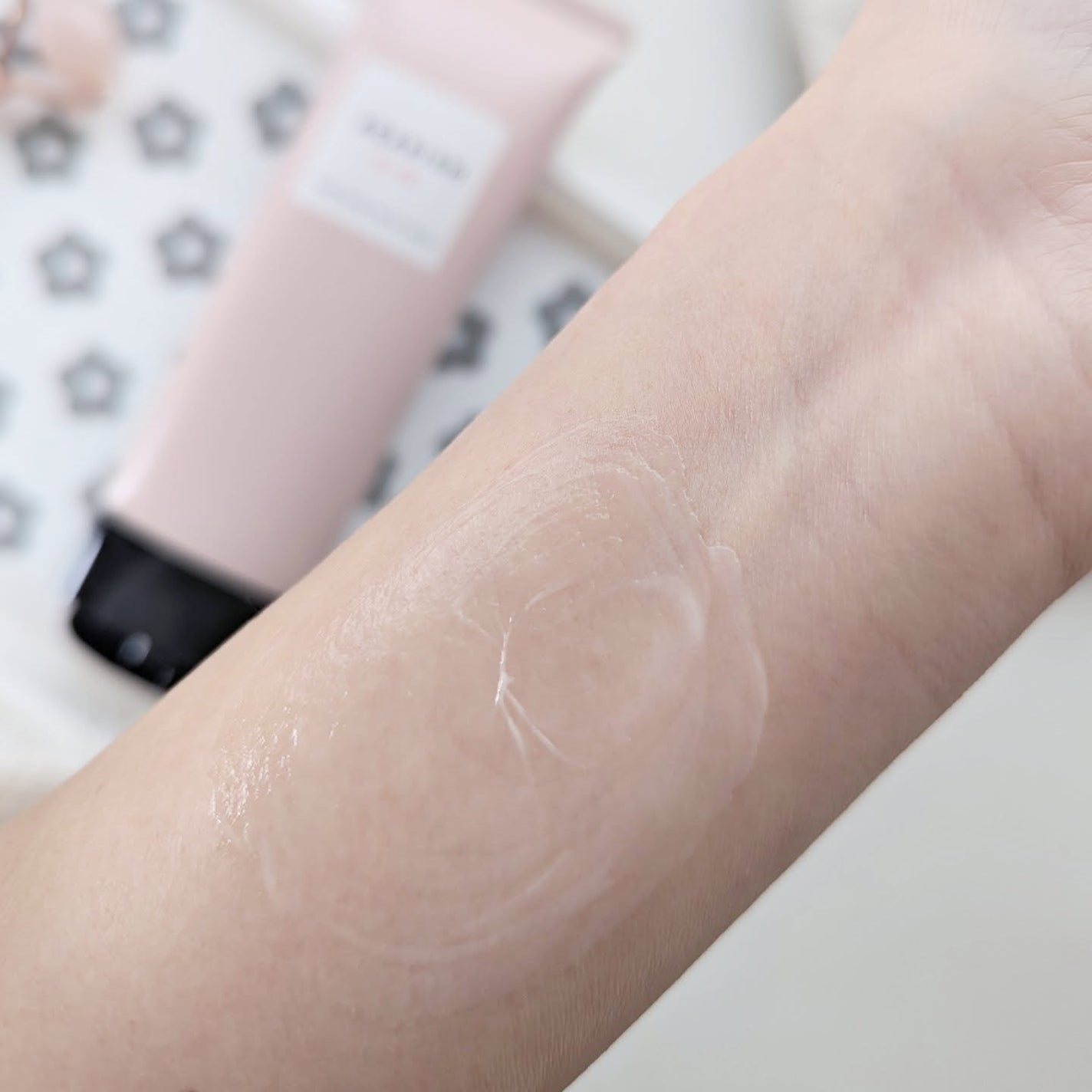 キューミースウィートボムホワイトクリーム/AGARISM/ボディクリームを使ったクチコミ(4枚目)