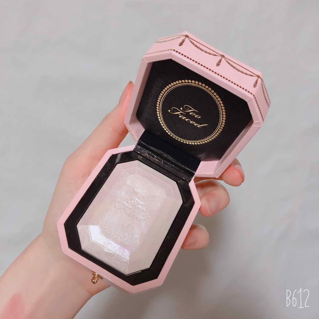 ダイヤモンドライト ハイライター ブラシ/Too Faced/メイクブラシを使ったクチコミ（2枚目）