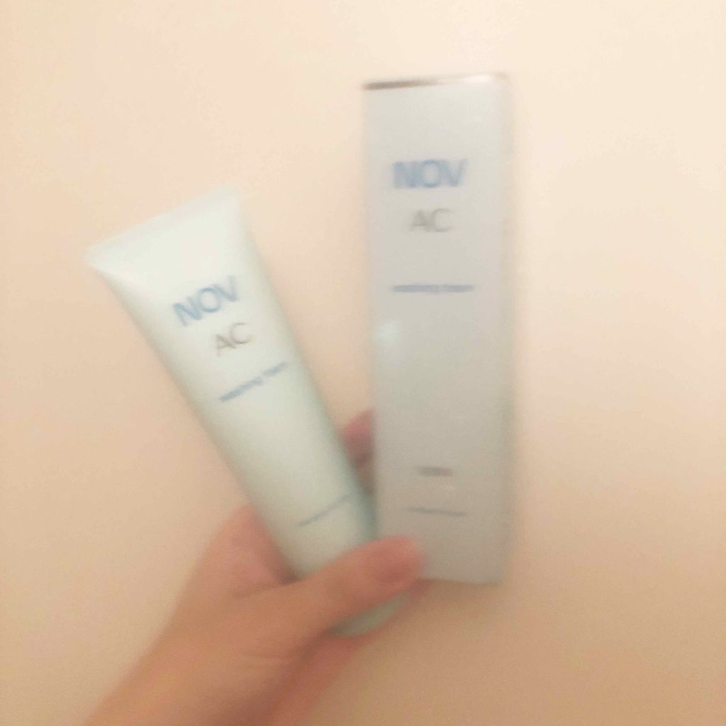 NOV ACウォッシングフォーム

最近カフェで働くようになって廃棄のパンを貰うようになって小麦の摂取量が増えたら、肌荒れまくりで、首にまでニキビができて、フェイスラインとかにも目立つニキビができて本当に病みました、、鏡見る度うわあ😞って