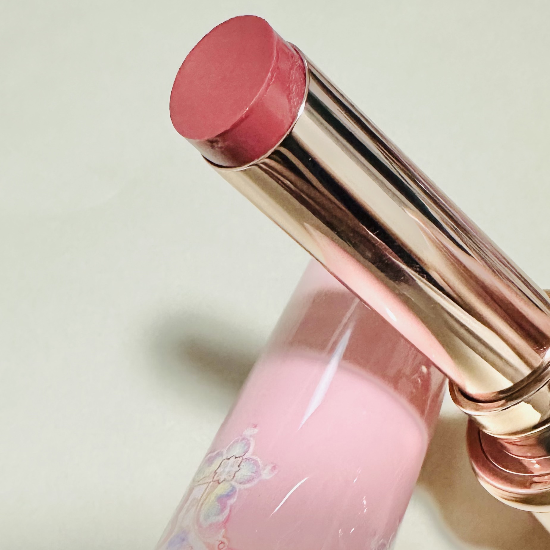 胡蝶雲肩グロッシーリップスティック/FlowerKnows/口紅を使ったクチコミ（2枚目）