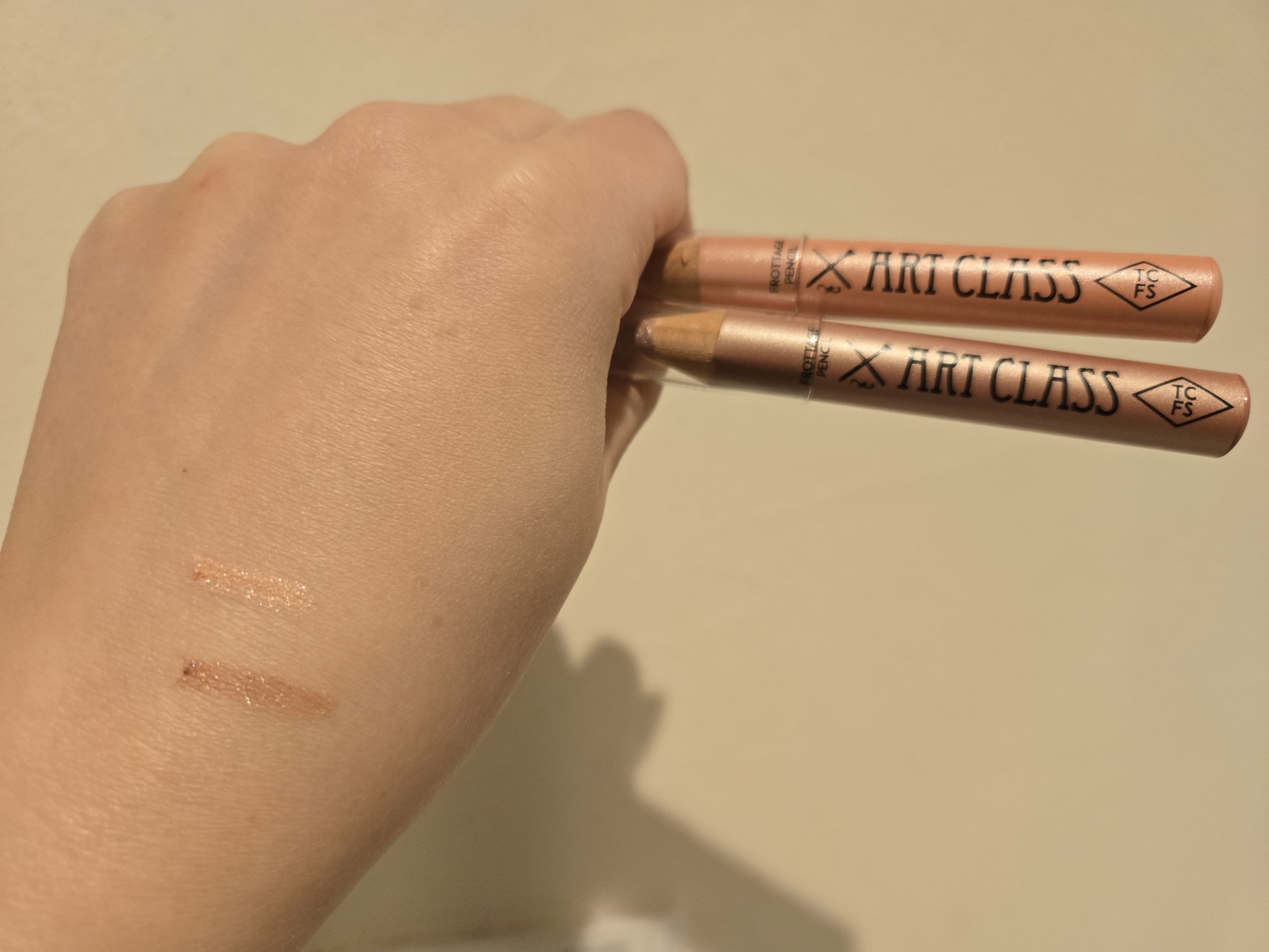 アートクラス フロッタージュペンシル #12 Mauve On(モーヴオン)/too cool for school/スティックアイシャドウを使ったクチコミ（2枚目）