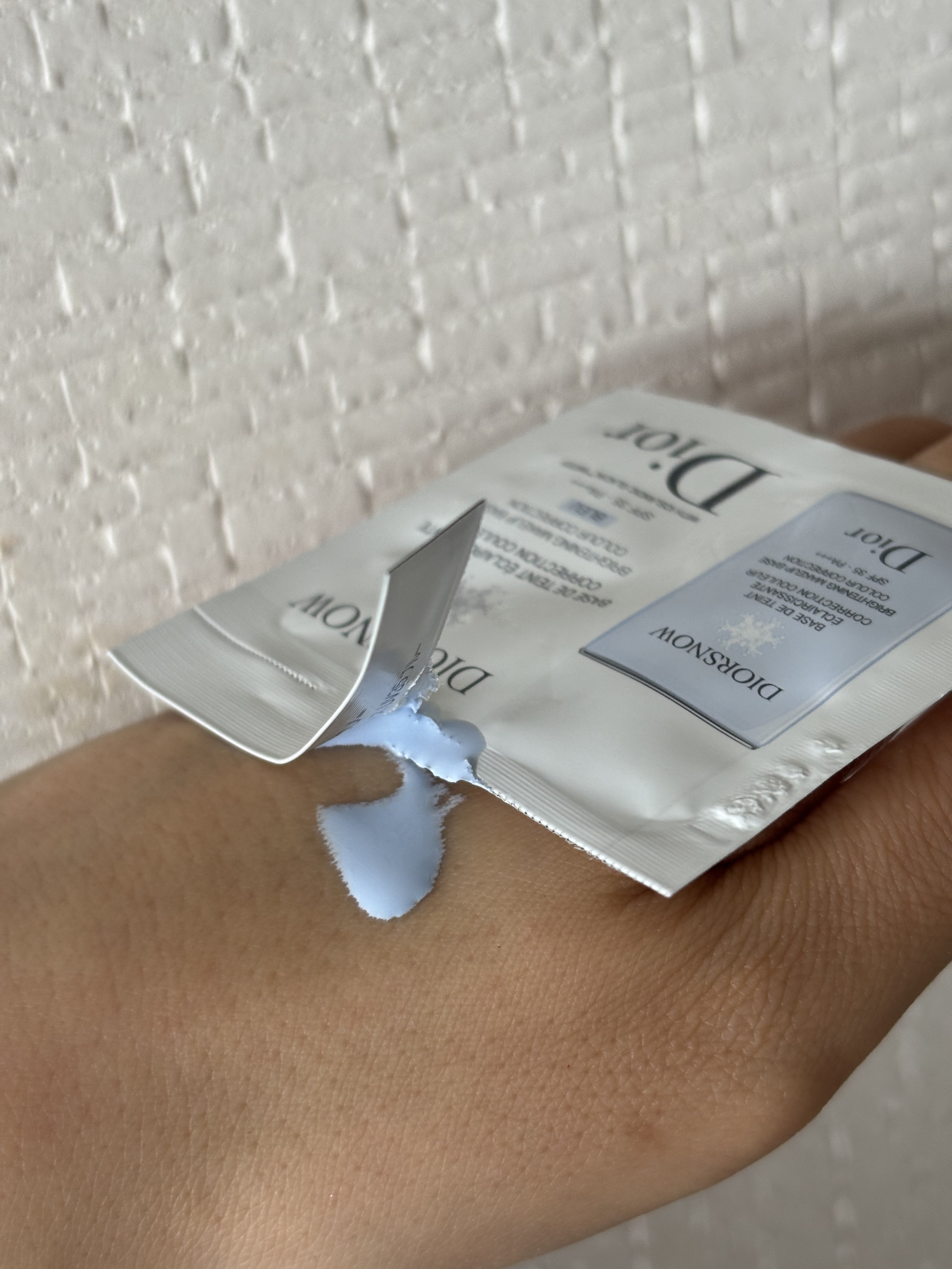 【旧】スノー メイクアップ ベース UV35 SPF35／PA+++ ブルー シェード/Dior/化粧下地を使ったクチコミ（3枚目）