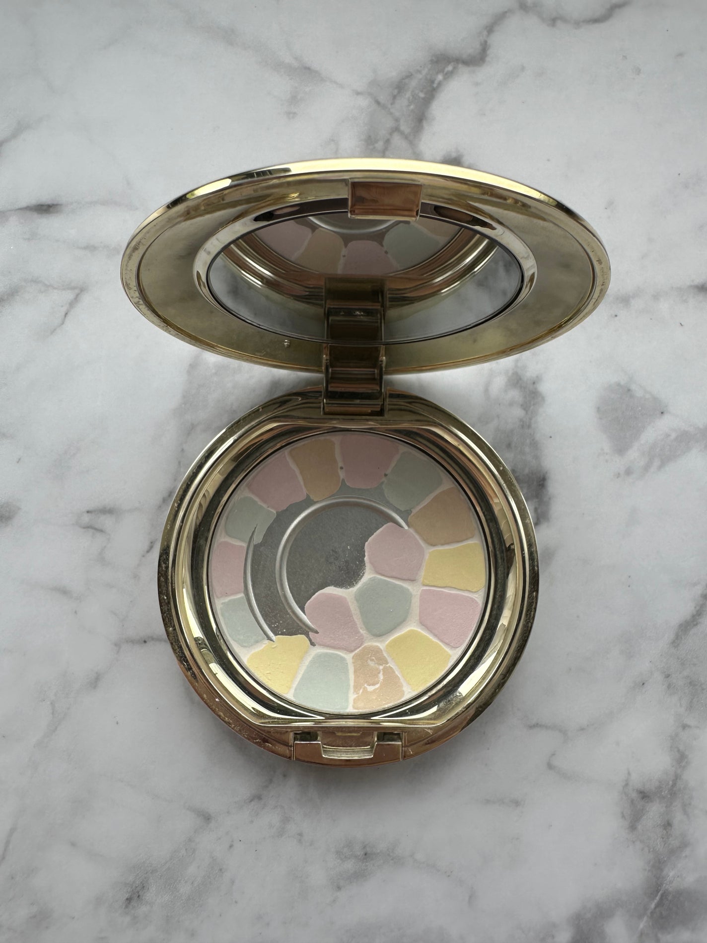 ラ プードル オートニュアンス/Elégance/プレストパウダーを使ったクチコミ(1枚目)