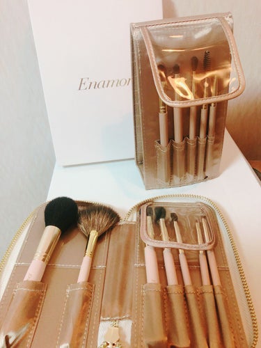 Enamor 熊野筆メイクブラシ7本＆ケースセット

Enamorブラシ追加購入〜💕

どのブラシも本当に使いやすくて大好き！

特にアイシャドウブラシはもうこれ以外使用してないくらい愛用中✨
今回の7