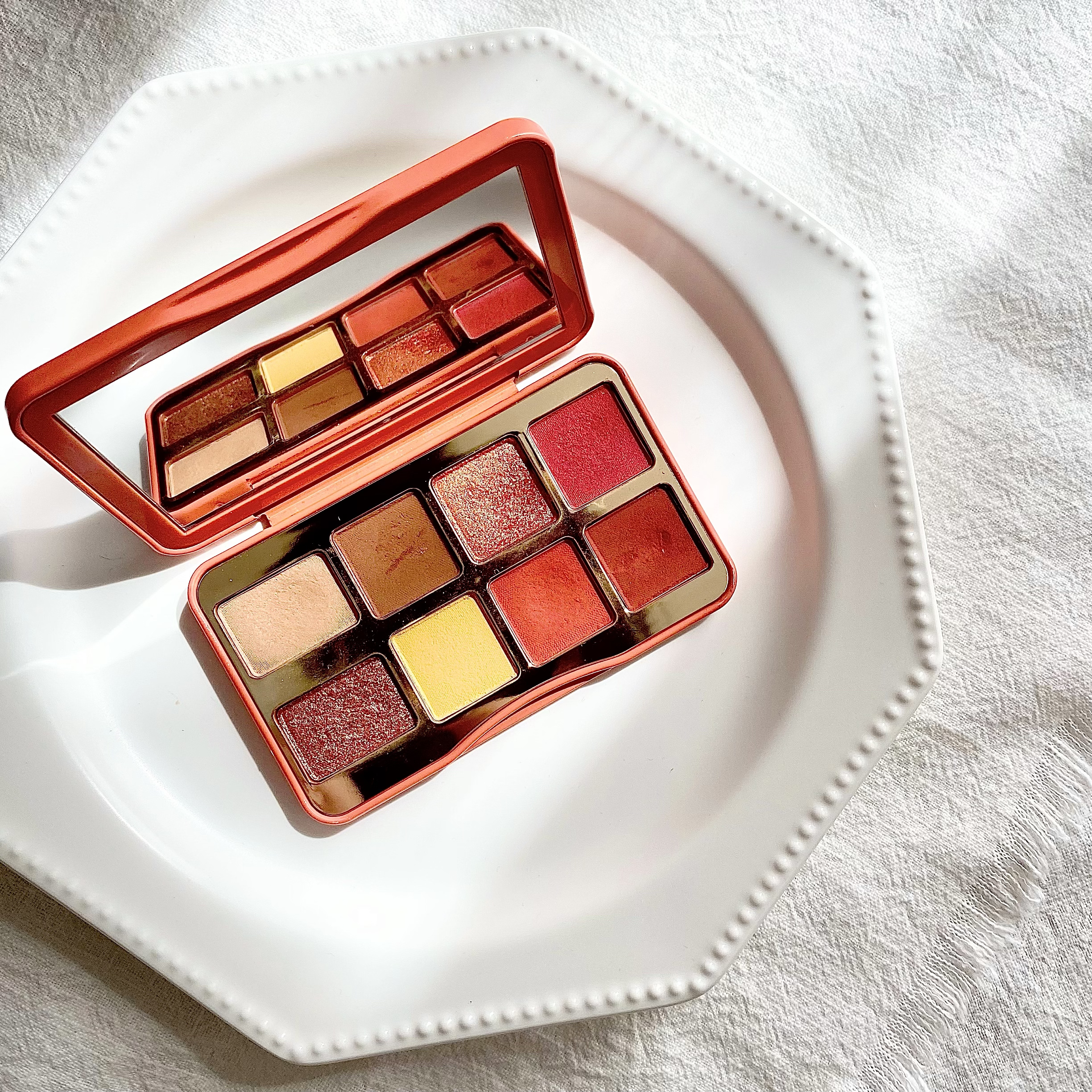 Too Faced ライト マイ ファイヤー ミニ アイシャドウ パレットのクチコミ「Too Faced
【ライト マイ ファイヤー ミニ アイシャドウ パレット】
・¥4180(.....」（2枚目）