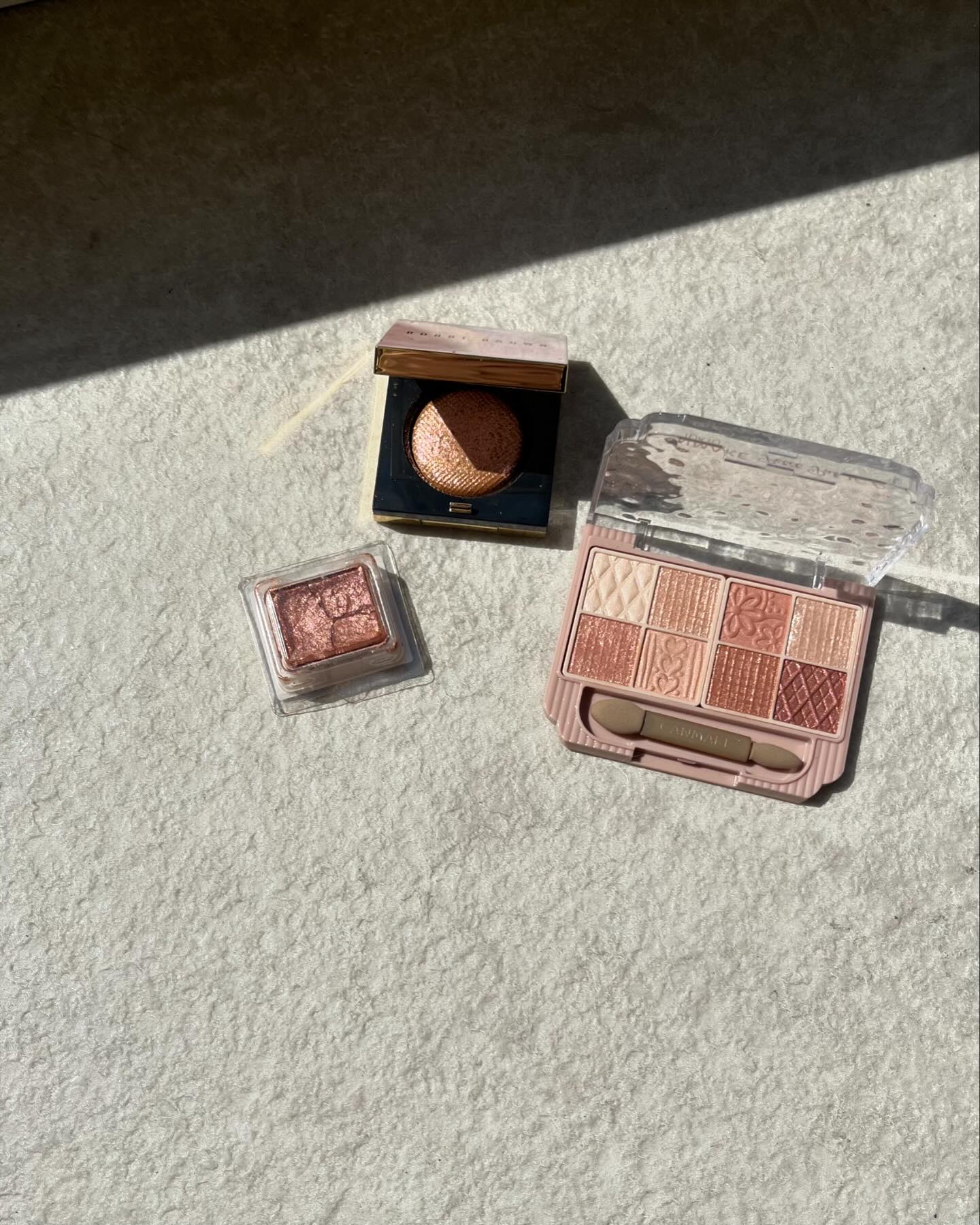 リュクスアイシャドウ L01 インカンデスント【限定パッケージ】/BOBBI BROWN/単色アイシャドウを使ったクチコミ（1枚目）