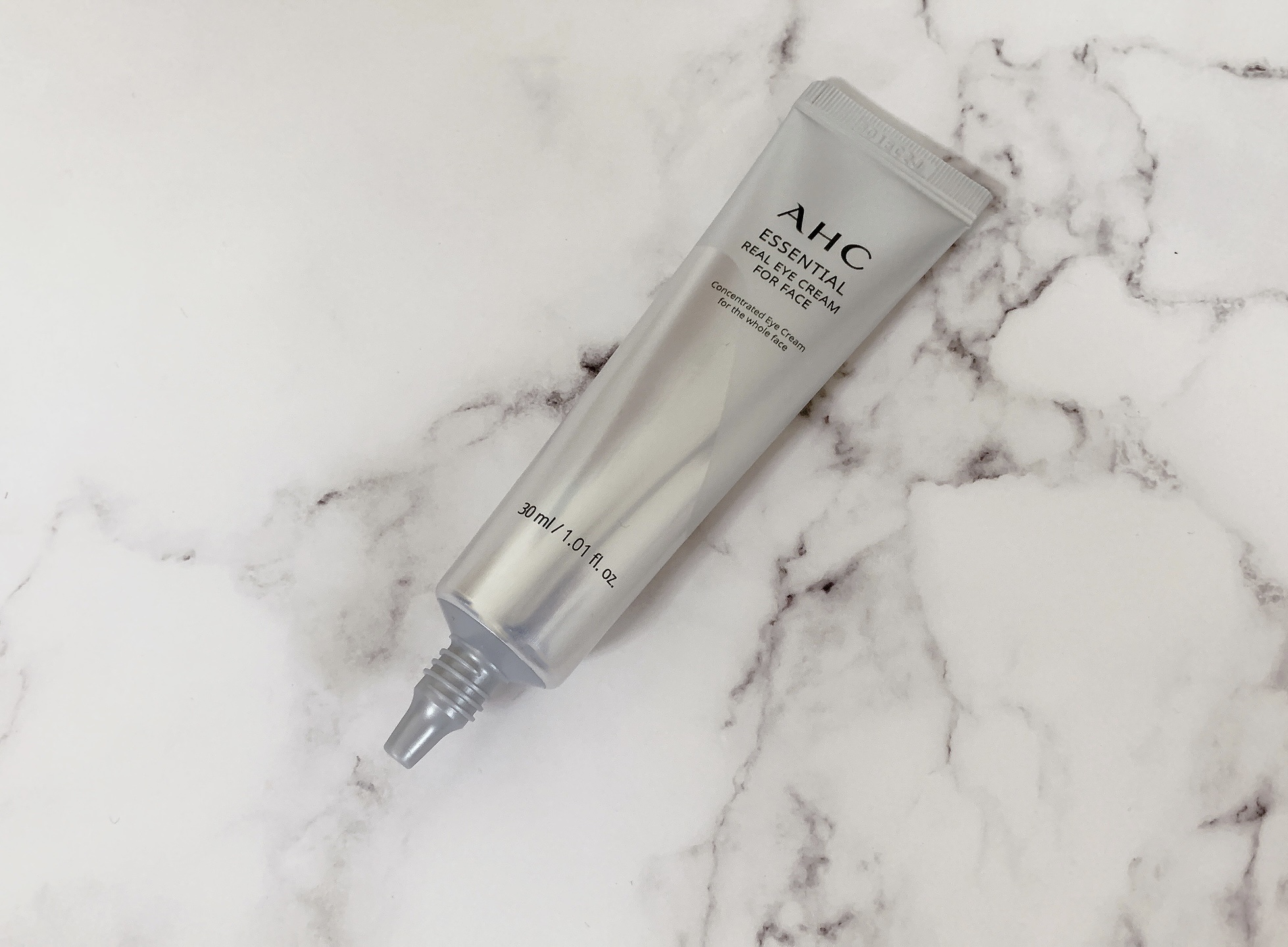 エッセンシャル リアル アイクリーム フォーフェイス/AHC/アイケア・アイクリームを使ったクチコミ（3枚目）