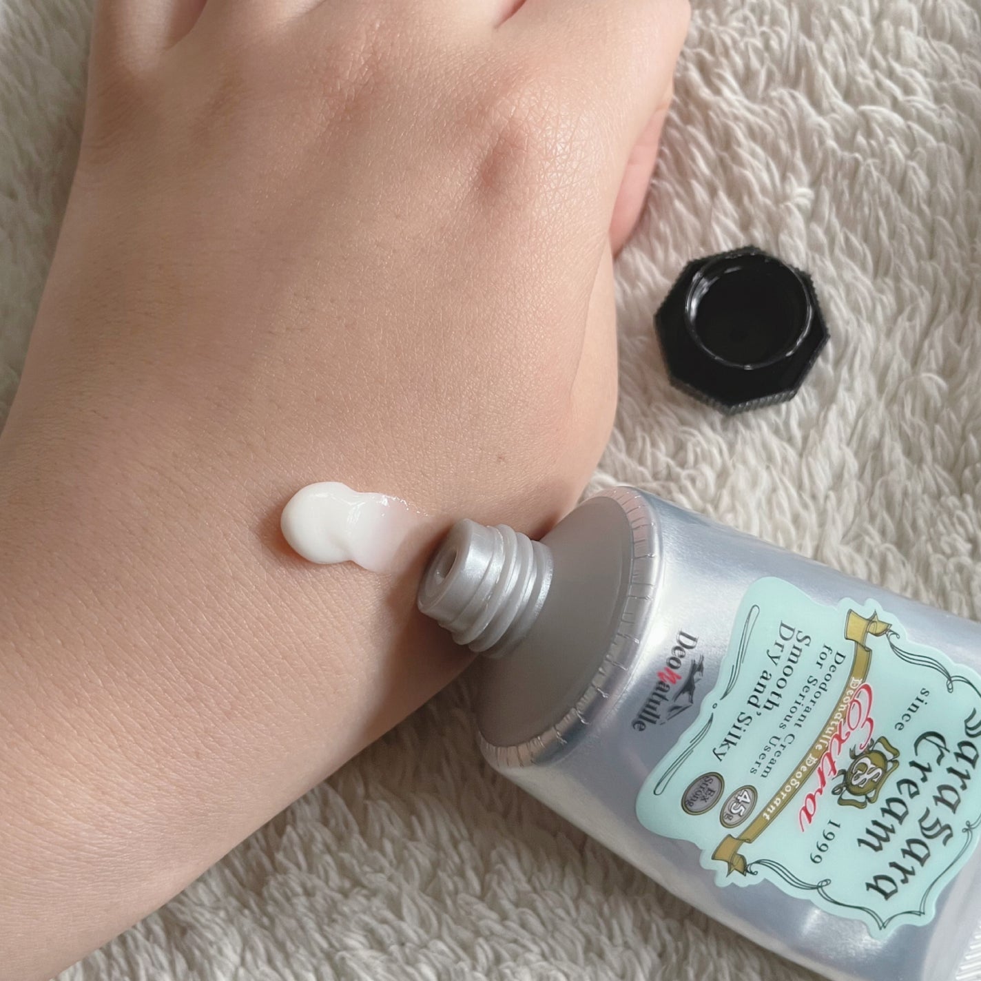 薬用さらさらデオドラントパウダー/デオナチュレ/デオドラント・制汗剤を使ったクチコミ(4枚目)